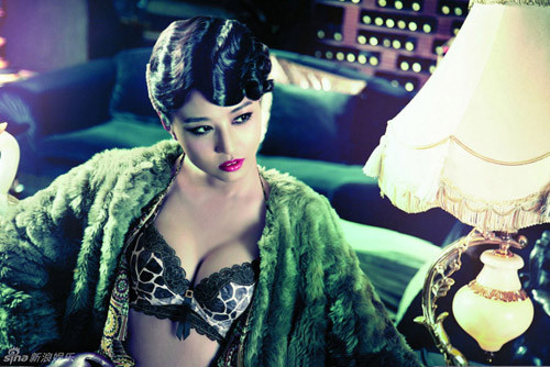 Xem thêm: Hài hước: bị "đuổi", Dương Mịch vẫn "đứng lỳ" trên thảm đỏ Xem thêm: Hài hước: bị "đuổi", Dương Mịch vẫn "đứng lỳ" trên thảm đỏ