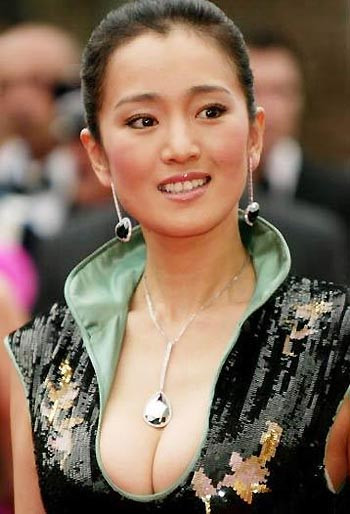 Xem thêm: Hài hước: bị "đuổi", Dương Mịch vẫn "đứng lỳ" trên thảm đỏ Xem thêm: Hài hước: bị "đuổi", Dương Mịch vẫn "đứng lỳ" trên thảm đỏ