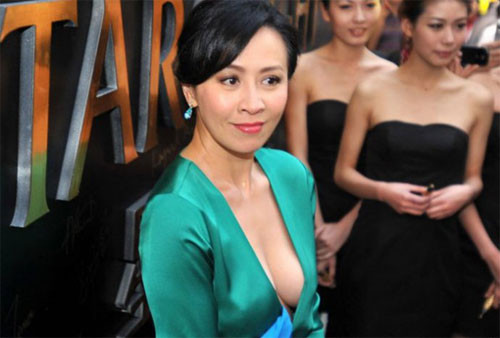 Lưu Gia Linh khiến không ít sao trẻ phải kiêng nể bởi cách khoe ngực tuổi 44 Xem thêm: Hài hước: bị "đuổi", Dương Mịch vẫn "đứng lỳ" trên thảm đỏ Lưu Gia Linh khiến không ít sao trẻ phải kiêng nể bởi cách khoe ngực tuổi 44 Xem thêm: Hài hước: bị "đuổi", Dương Mịch vẫn "đứng lỳ" trên thảm đỏ