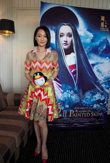 Châu Tấn xuất hiện khá đơn giản và... quê mùa.(Ảnh: iOne) Xem thêm:Phạm Băng Băng "khuân" tứ đại mỹ nữ Trung Hoa lên thảm đỏ Cannes Châu Tấn xuất hiện khá đơn giản và... quê mùa.(Ảnh: iOne) Xem thêm:Phạm Băng Băng "khuân" tứ đại mỹ nữ Trung Hoa lên thảm đỏ Cannes