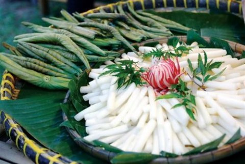 Ngó sen tươi 150g. Ép lấy nước uống. Tác dụng tốt trong trường hợp chảy máu cam, giúp an thần, thanh nhiệt, giải độc. Xem thêm: Cảnh báo chị,em nội trợ: độc tố nguy hiểm "ẩn mình" trong thực phẩm / Hoa Ngọc Lan - "Thầy thuốc" chữa bệnh hiệu quả, bạn đã biết? Ngó sen tươi 150g. Ép lấy nước uống. Tác dụng tốt trong trường hợp chảy máu cam, giúp an thần, thanh nhiệt, giải độc. Xem thêm: Cảnh báo chị,em nội trợ: độc tố nguy hiểm "ẩn mình" trong thực phẩm / Hoa Ngọc Lan - "Thầy thuốc" chữa bệnh hiệu quả, bạn đã biết?