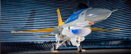 Mẫu thử nghiệm QF-16 đầu tiên của công ty Boeing.