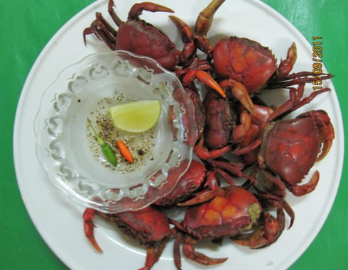 Chữa đau răng đau lợi do vị nhiệt: Hoàng cầm 10g, chi tử 10g, hoài sơn 16g, liên nhục 12g, đinh lăng 16g, bồ công anh 16g, chân cua đồng (sao vàng) 20g, cam thảo 10g, bạch thược 12g, bạch mao căn 16g, khổ qua 16g. Tất cả cho vào ấm đổ 750ml nước, sắc còn 250ml nước, uống ngày 1 thang chia 2 - 3 lần. Dùng 5 - 10 ngày.(Ảnh: In) Xem thêm: Cảm kích: Cùng ăn, cùng ở với dân vùng có bệnh viêm da lạ Chữa đau răng đau lợi do vị nhiệt: Hoàng cầm 10g, chi tử 10g, hoài sơn 16g, liên nhục 12g, đinh lăng 16g, bồ công anh 16g, chân cua đồng (sao vàng) 20g, cam thảo 10g, bạch thược 12g, bạch mao căn 16g, khổ qua 16g. Tất cả cho vào ấm đổ 750ml nước, sắc còn 250ml nước, uống ngày 1 thang chia 2 - 3 lần. Dùng 5 - 10 ngày.(Ảnh: In) Xem thêm: Cảm kích: Cùng ăn, cùng ở với dân vùng có bệnh viêm da lạ