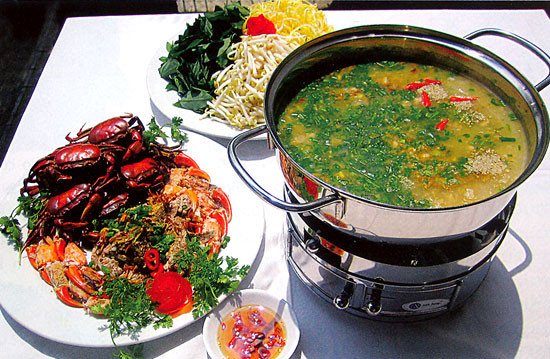 Cua đồng chữa tổn thương gân, xương: Cua đồng 50g, rượu trắng 20ml. Cua rửa sạch, bỏ mai, yếm, giã nhỏ, lấy 100ml nước sôi để nguội lọc lấy nước, cho rượu vào quấy đều chia làm 2 lần uống trong ngày, uống 2 - 3 ngày. (Ảnh: In) Xem thêm: Cảm kích: Cùng ăn, cùng ở với dân vùng có bệnh viêm da lạ Cua đồng chữa tổn thương gân, xương: Cua đồng 50g, rượu trắng 20ml. Cua rửa sạch, bỏ mai, yếm, giã nhỏ, lấy 100ml nước sôi để nguội lọc lấy nước, cho rượu vào quấy đều chia làm 2 lần uống trong ngày, uống 2 - 3 ngày. (Ảnh: In) Xem thêm: Cảm kích: Cùng ăn, cùng ở với dân vùng có bệnh viêm da lạ