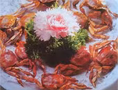 Về dinh dưỡng: sách Cây thuốc và động vật làm thuốc ở Việt Nam do viện Dược liệu (bộ Y tế) ấn hành cho biết, trong 100g thịt cua đồng chứa 12,3% protid; 3,3% lipid; 5.040mg% Ca; 430mg% P; 4,7mg% Fe; 0,01mg% vitamin B1; 0,51mg% vitamin B2; 2,1mg% vitamin PP; 0,12mg% vitamin B6; 125mg% cholesterol; 0,25mg% melatonin... Đặc biệt, mai cua có nhiều chất chitin.(Ảnh: In) Xem thêm: Cảm kích: Cùng ăn, cùng ở với dân vùng có bệnh viêm da lạ