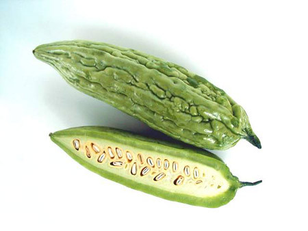 Điều trị xơ vữa động mạch: khổ qua tươi 250g, dầu ăn, gừng sợi, hành hoa, muối, bột nêm với mỗi thứ vừa đủ. Khổ qua tươi móc bỏ ruột, rửa sạch, thái sợi, đổ dầu ăn vào chảo, thêm gừng sợi, hành hoa phi thơm, bỏ khổ qua sợi xào nhanh trong giây lát, nêm muối, bột nêm xào sơ thì dùng. Xem thêm: Dứa: ngon, rẻ, giàu vitamin C, chất xơ...tốt cho bé và cả ông bà Điều trị xơ vữa động mạch: khổ qua tươi 250g, dầu ăn, gừng sợi, hành hoa, muối, bột nêm với mỗi thứ vừa đủ. Khổ qua tươi móc bỏ ruột, rửa sạch, thái sợi, đổ dầu ăn vào chảo, thêm gừng sợi, hành hoa phi thơm, bỏ khổ qua sợi xào nhanh trong giây lát, nêm muối, bột nêm xào sơ thì dùng. Xem thêm: Dứa: ngon, rẻ, giàu vitamin C, chất xơ...tốt cho bé và cả ông bà