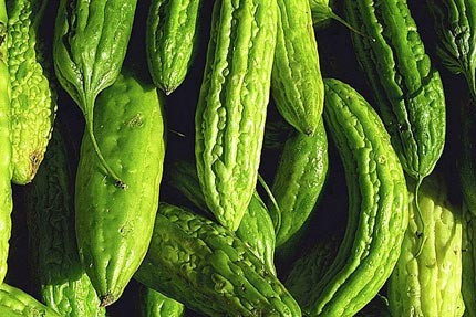 Điều trị cảm cúm: ruột khổ qua vừa đủ rửa sạch, cho vào nồi đất, đổ nước vừa đủ, bắc lên bếp, đun sôi bằng lửa mạnh, chuyển lửa nhỏ ninh lấy nước cốt, bỏ bã, lấy nước thì dùng. Xem thêm: Dứa: ngon, rẻ, giàu vitamin C, chất xơ...tốt cho bé và cả ông bà Điều trị cảm cúm: ruột khổ qua vừa đủ rửa sạch, cho vào nồi đất, đổ nước vừa đủ, bắc lên bếp, đun sôi bằng lửa mạnh, chuyển lửa nhỏ ninh lấy nước cốt, bỏ bã, lấy nước thì dùng. Xem thêm: Dứa: ngon, rẻ, giàu vitamin C, chất xơ...tốt cho bé và cả ông bà