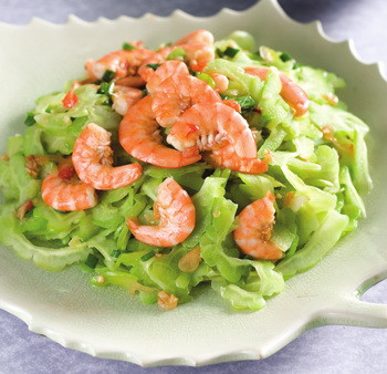 Điều trị hội chứng mỏi mệt: khổ qua 1 kg, rửa sạch, phơi sấy khô, tán bột, chứa trong lọ hoặc trong túi lọc, mỗi gói 10g, miệng túi đính sợi dây, dán kín miệng. Cho vào ly hãm với nước sôi, ngày 3 lần, mỗi lần 1 gói. Xem thêm: Dứa: ngon, rẻ, giàu vitamin C, chất xơ...tốt cho bé và cả ông bà Điều trị hội chứng mỏi mệt: khổ qua 1 kg, rửa sạch, phơi sấy khô, tán bột, chứa trong lọ hoặc trong túi lọc, mỗi gói 10g, miệng túi đính sợi dây, dán kín miệng. Cho vào ly hãm với nước sôi, ngày 3 lần, mỗi lần 1 gói. Xem thêm: Dứa: ngon, rẻ, giàu vitamin C, chất xơ...tốt cho bé và cả ông bà