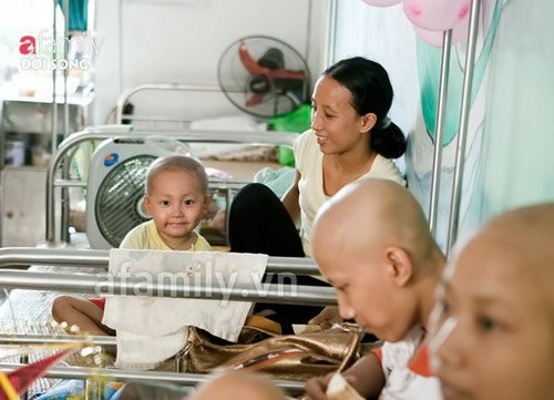 Nụ cười trong trẻo của những "đầu trọc" bé nhỏ trong Khoa Ung bướu trẻ em, Bệnh viện K Tam Hiệp. Xem thêm: 13 lời khuyên để bạn có giấc ngủ sâu
