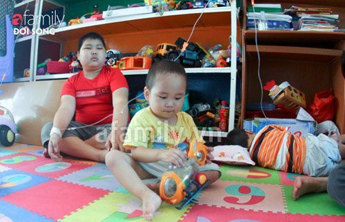 Trong viện cũng có đồ chơi để các bé tạm quên đi nỗi đau phải gánh chịu. Xem thêm: 13 lời khuyên để bạn có giấc ngủ sâu