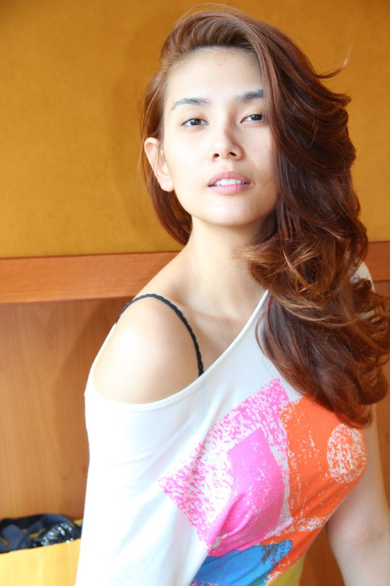 (Ảnh: XZ) Xem thêm: Những kiểu trang điểm nude đáng học hỏi nhất/ Cận cảnh: "Thảm họa" thời trang trên thảm đỏ của Sao (Ảnh: XZ) Xem thêm: Những kiểu trang điểm nude đáng học hỏi nhất/ Cận cảnh: "Thảm họa" thời trang trên thảm đỏ của Sao