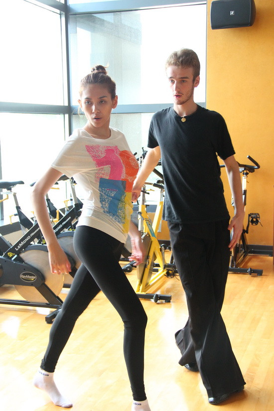 Tuy nhiên, gương mặt mộc của chân dài danh tiếng này khá nhạt nhòa, quầng mắt thâm. (Ảnh: XZ) Xem thêm: Những kiểu trang điểm nude đáng học hỏi nhất/ Cận cảnh: "Thảm họa" thời trang trên thảm đỏ của Sao Tuy nhiên, gương mặt mộc của chân dài danh tiếng này khá nhạt nhòa, quầng mắt thâm. (Ảnh: XZ) Xem thêm: Những kiểu trang điểm nude đáng học hỏi nhất/ Cận cảnh: "Thảm họa" thời trang trên thảm đỏ của Sao