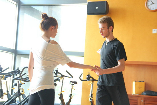 Người đẹp tham gia tập luyện cho chương trình Bước nhảy hoàn vũ, với vai trò khách mời. (Ảnh: XZ) Xem thêm: Những kiểu trang điểm nude đáng học hỏi nhất/ Cận cảnh: "Thảm họa" thời trang trên thảm đỏ của Sao Người đẹp tham gia tập luyện cho chương trình Bước nhảy hoàn vũ, với vai trò khách mời. (Ảnh: XZ) Xem thêm: Những kiểu trang điểm nude đáng học hỏi nhất/ Cận cảnh: "Thảm họa" thời trang trên thảm đỏ của Sao