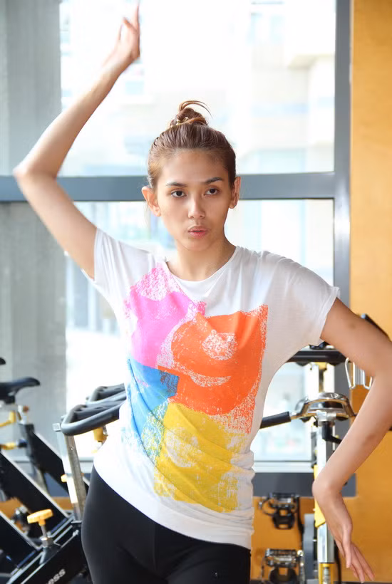 Từ góc nhìn này mới thấy, sự kỳ diệu của nghệ thuật trang điểm đã giúp Hoàng Yến long lanh như thế nào trước kia. (Ảnh: XZ) Xem thêm: Những kiểu trang điểm nude đáng học hỏi nhất/ Cận cảnh: "Thảm họa" thời trang trên thảm đỏ của Sao