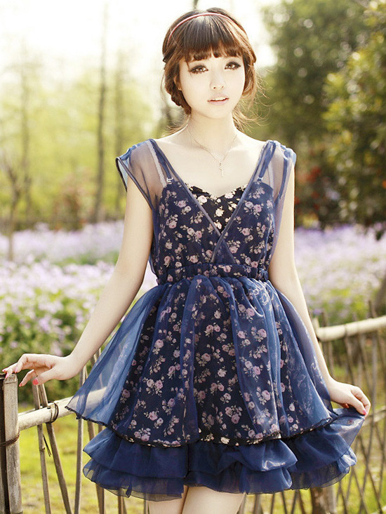 Bồng bềnh với váy hoa xếp tầng xinh xắn, điệu đà. (Ảnh: iOne) Xem thêm: 'Búp bê' Mỹ Duyên: nhan sắc một thời để nhớ... Bồng bềnh với váy hoa xếp tầng xinh xắn, điệu đà. (Ảnh: iOne) Xem thêm: 'Búp bê' Mỹ Duyên: nhan sắc một thời để nhớ...