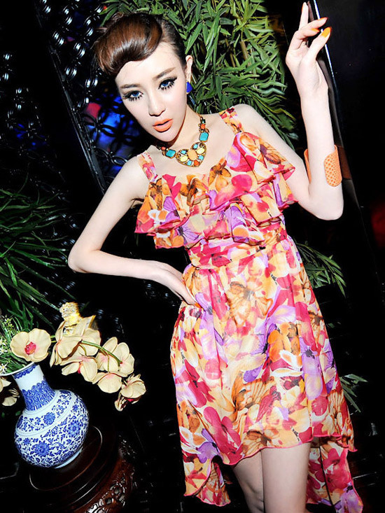 Hãy khoác chiếc đầm hoa lên mình và bạn sẽ thấy cuộc sống xung quanh chợt lãng mạn hơn.(Ảnh: iOne) Xem thêm: 'Búp bê' Mỹ Duyên: nhan sắc một thời để nhớ... Hãy khoác chiếc đầm hoa lên mình và bạn sẽ thấy cuộc sống xung quanh chợt lãng mạn hơn.(Ảnh: iOne) Xem thêm: 'Búp bê' Mỹ Duyên: nhan sắc một thời để nhớ...