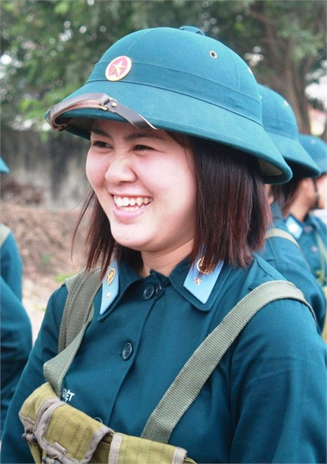 Cười tươi như nữ quân nhân Cười tươi như nữ quân nhân