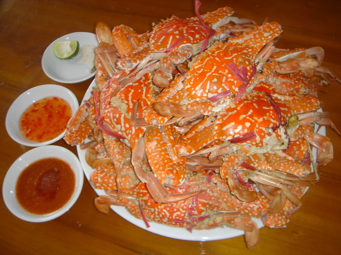 Ăn hải sản và uống bia cùng lúc dễ bị bệnh gút: Lượng purine trong hải sản, trong quá trình trao đổi chất của con người sẽ hình thành axit uric, axit uric dư thừa có thể gây ra bệnh gút và các bệnh khác. Xem thêm: Những “cặp đôi không hoàn hảo" dễ khiến người ăn... nhập viện Ăn hải sản và uống bia cùng lúc dễ bị bệnh gút: Lượng purine trong hải sản, trong quá trình trao đổi chất của con người sẽ hình thành axit uric, axit uric dư thừa có thể gây ra bệnh gút và các bệnh khác. Xem thêm: Những “cặp đôi không hoàn hảo" dễ khiến người ăn... nhập viện