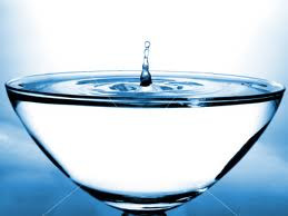 Nước khoáng tự nhiên lấy từ các mạch nước ngầm sâu, đó là các dung dịch muối có chứa nhiều chất khoáng, có loại nước khoáng tự nhiên có tính phóng xạ thường dùng để chữa bệnh, giải khát. (Ảnh: IN) Xem thêm: Những "thực phẩm vàng" giúp chị em tươi trẻ, phòng ngừa bệnh phụ nữ/ Dứa: ngon, rẻ, giàu vitamin C, chất xơ...tốt cho bé và cả ông bà Nước khoáng tự nhiên lấy từ các mạch nước ngầm sâu, đó là các dung dịch muối có chứa nhiều chất khoáng, có loại nước khoáng tự nhiên có tính phóng xạ thường dùng để chữa bệnh, giải khát. (Ảnh: IN) Xem thêm: Những "thực phẩm vàng" giúp chị em tươi trẻ, phòng ngừa bệnh phụ nữ/ Dứa: ngon, rẻ, giàu vitamin C, chất xơ...tốt cho bé và cả ông bà