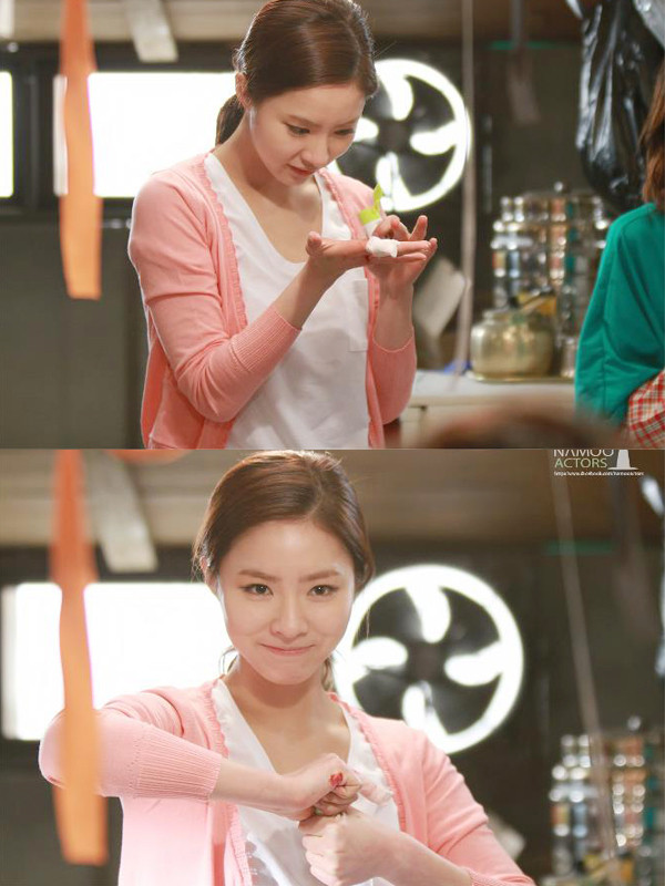 Và vẻ đẹp rất đỗi dịu hiền, trong sáng. (Ảnh HB) Xem thêm: Cơn sốt 'thiên sứ 9X': Đẹp như mỹ nhân cổ trang Trung Hoa Và vẻ đẹp rất đỗi dịu hiền, trong sáng. (Ảnh HB) Xem thêm: Cơn sốt 'thiên sứ 9X': Đẹp như mỹ nhân cổ trang Trung Hoa