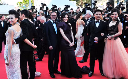 Năm nay, sao Việt lưu lại lâu hơn trên thảm đỏ LHP Cannes...(Ảnh: 24h) Xem thêm: Những thiết kế cho phái đẹp yêu nội trợ Năm nay, sao Việt lưu lại lâu hơn trên thảm đỏ LHP Cannes...(Ảnh: 24h) Xem thêm: Những thiết kế cho phái đẹp yêu nội trợ