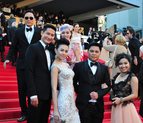 Các mỹ nữ Việt rộn ràng khoe sắc. Diễn viên Lê Khánh hơi "madam" trong bộ đầm ren. (Ảnh: 24h) Xem thêm: Những thiết kế cho phái đẹp yêu nội trợ Các mỹ nữ Việt rộn ràng khoe sắc. Diễn viên Lê Khánh hơi "madam" trong bộ đầm ren. (Ảnh: 24h) Xem thêm: Những thiết kế cho phái đẹp yêu nội trợ