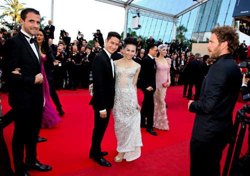 Với chiếc đầm lấp lánh này, Đinh Ngọc Diệp ghi điểm cao hơn cả trong đoàn mỹ nữ Việt. (Ảnh: 24h) Xem thêm: Những thiết kế cho phái đẹp yêu nội trợ Với chiếc đầm lấp lánh này, Đinh Ngọc Diệp ghi điểm cao hơn cả trong đoàn mỹ nữ Việt. (Ảnh: 24h) Xem thêm: Những thiết kế cho phái đẹp yêu nội trợ