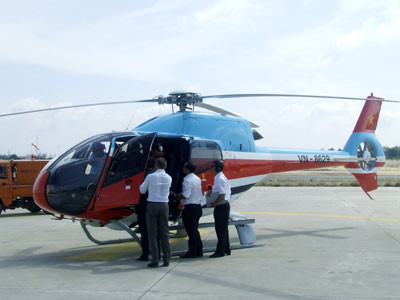 Làm công tác chuẩn bị trước giờ huấn luyện bay Làm công tác chuẩn bị trước giờ huấn luyện bay