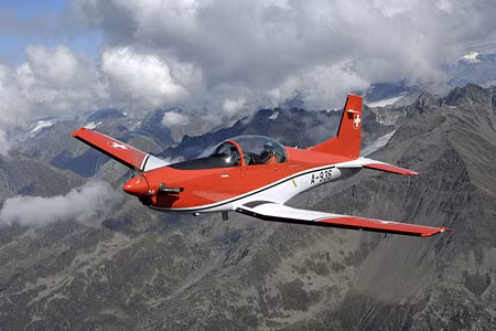 Máy bay huấn luyện sơ cấp PC-7 Mk II.