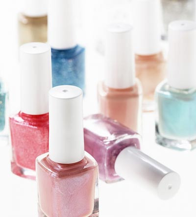 Bên cạnh các sản phẩm làm sạch, keo xịt tóc và xịt khử mùi cũng làm giảm mức độ lành mạnh của ngôi nhà. Thêm nữa, những loại nước thơm xịt phòng cũng chỉ che giấu những mùi khó chịu trong khi vẫn gây ô nhiễm không khí xung quanh bạn. (Ảnh: dep) Xem thêm: Ăn những thực phẩm này, coi chừng bị "tẩy chay" vì... hôi miệng Bên cạnh các sản phẩm làm sạch, keo xịt tóc và xịt khử mùi cũng làm giảm mức độ lành mạnh của ngôi nhà. Thêm nữa, những loại nước thơm xịt phòng cũng chỉ che giấu những mùi khó chịu trong khi vẫn gây ô nhiễm không khí xung quanh bạn. (Ảnh: dep) Xem thêm: Ăn những thực phẩm này, coi chừng bị "tẩy chay" vì... hôi miệng