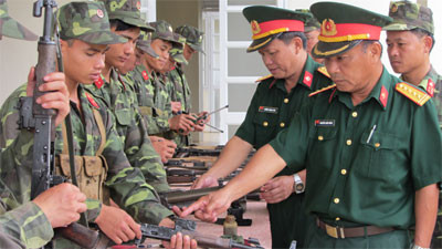 Kiểm tra công tác bảo quản VKTB ở đơn vị cơ sở, một trong những hoạt động thường xuyên của chỉ huy đơn vị. Kiểm tra công tác bảo quản VKTB ở đơn vị cơ sở, một trong những hoạt động thường xuyên của chỉ huy đơn vị.