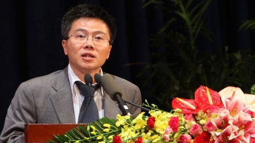 GS Ngô Bảo Châu: Câu hỏi niềm say mê sinh ra từ đâu không quan trọng bằng làm thế nào để giữ niềm say mê, làm thế nào không bị tha hóa niềm say mê. GS Ngô Bảo Châu: Câu hỏi niềm say mê sinh ra từ đâu không quan trọng bằng làm thế nào để giữ niềm say mê, làm thế nào không bị tha hóa niềm say mê.