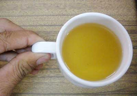 Chữa bệnh bằng nước thánh là phương pháp được nhiều người biết đến và sử dụng. Một trong những loại nước thành đó là nước tiểu. Mắc bất kỳ chứng bệnh gì, dù nhẹ hay hiểm nghèo người dân đều không cần dùng đến thuốc hay đến bệnh viện. Họ chỉ kiên trì uống nước tiểu của chính bản thân mà vẫn… khỏi bệnh. Đó là cách chữa bệnh kỳ quái đang làm xôn xao cả một vùng quê của Tân Giao- Giao Thủy- Nam Định. Chữa bệnh bằng nước thánh là phương pháp được nhiều người biết đến và sử dụng. Một trong những loại nước thành đó là nước tiểu. Mắc bất kỳ chứng bệnh gì, dù nhẹ hay hiểm nghèo người dân đều không cần dùng đến thuốc hay đến bệnh viện. Họ chỉ kiên trì uống nước tiểu của chính bản thân mà vẫn… khỏi bệnh. Đó là cách chữa bệnh kỳ quái đang làm xôn xao cả một vùng quê của Tân Giao- Giao Thủy- Nam Định.