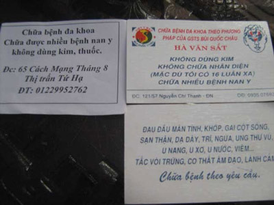 Những tờ giấy kiểu này được ông khoe ra nhưng đều rất đang nghi. Vì thực chất ông chưa có giấy phép để hành nghề. Mọi phương pháp chữa bệnh đều do ông tự nghĩ ra. Sự an toàn của bệnh nhân không được đảm bảo. Phải chăng, các phương pháp kỳ quái thường có sức hút với bệnh nhân hơn? Phải chăng người bệnh đang quá cẩu thả với tính mạng của chính mình... Những tờ giấy kiểu này được ông khoe ra nhưng đều rất đang nghi. Vì thực chất ông chưa có giấy phép để hành nghề. Mọi phương pháp chữa bệnh đều do ông tự nghĩ ra. Sự an toàn của bệnh nhân không được đảm bảo. Phải chăng, các phương pháp kỳ quái thường có sức hút với bệnh nhân hơn? Phải chăng người bệnh đang quá cẩu thả với tính mạng của chính mình...