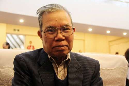 Nhà văn Ma Văn Kháng vẫn nhớ như in những kỷ niệm với người thầy - NGND. GS. Nguyễn Lân. Ảnh Xuân Trung