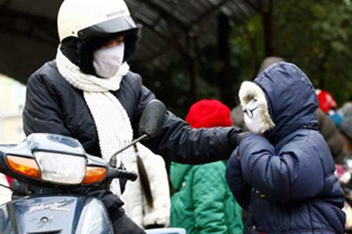 Trời rét các trường chủ động điều chỉnh giờ học, có thể cho học sinh nghỉ học. Ảnh minh họa.