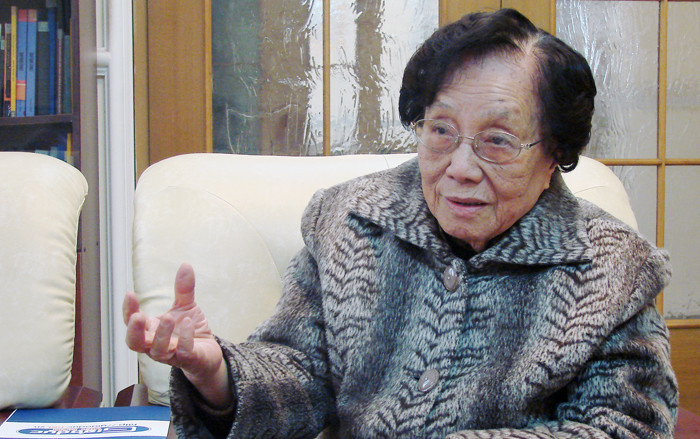 Nguyên Phó Chủ tịch nước Nguyễn Thị Bình cho biết, Bộ GD&ĐT không cần tới năm 2017 mới tiến hành thi riêng, mà việc này phải làm ngay. Ảnh Xuân Trung Nguyên Phó Chủ tịch nước Nguyễn Thị Bình cho biết, Bộ GD&ĐT không cần tới năm 2017 mới tiến hành thi riêng, mà việc này phải làm ngay. Ảnh Xuân Trung