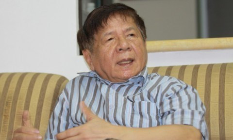 PGS. Trần Xuân Nhĩ cho biết, cần xác định ngay môn Ngoại ngữ có trong môn thi bắt buộc tốt nghiệp THPT, vì đây là môn được xem là công cụ để đất nước hội nhập. PGS. Trần Xuân Nhĩ cho biết, cần xác định ngay môn Ngoại ngữ có trong môn thi bắt buộc tốt nghiệp THPT, vì đây là môn được xem là công cụ để đất nước hội nhập.