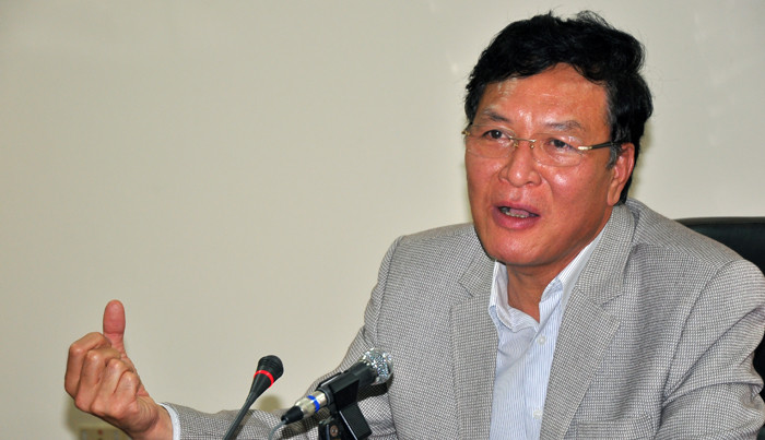 Bộ trưởng Phạm Vũ Luận trao đổi với phóng viên. Ảnh Trần Kháng Bộ trưởng Phạm Vũ Luận trao đổi với phóng viên. Ảnh Trần Kháng