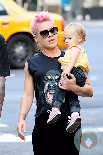 Nữ ca sĩ Pink, mẹ của bé Willow, đứng vị trí thứ 10.