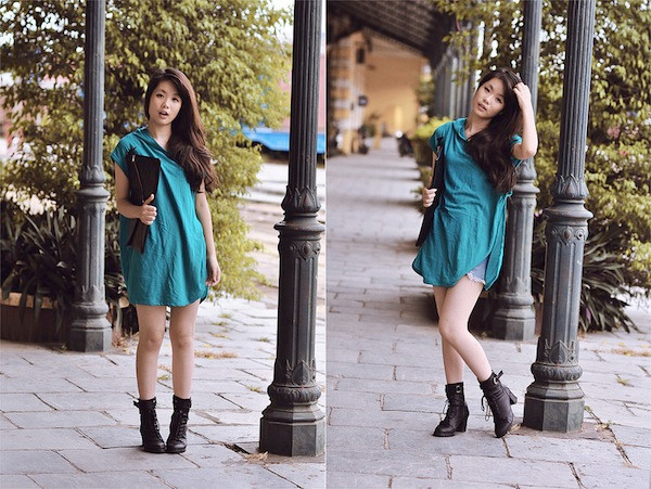 Cô bạn Bêta Thảo mở đầu cho danh sách lần này với một set đồ dịu dàng mà vẫn rất cá tính. Với áo dáng dài màu xanh cổ vịt mix cùng quần shorts và combat boots.