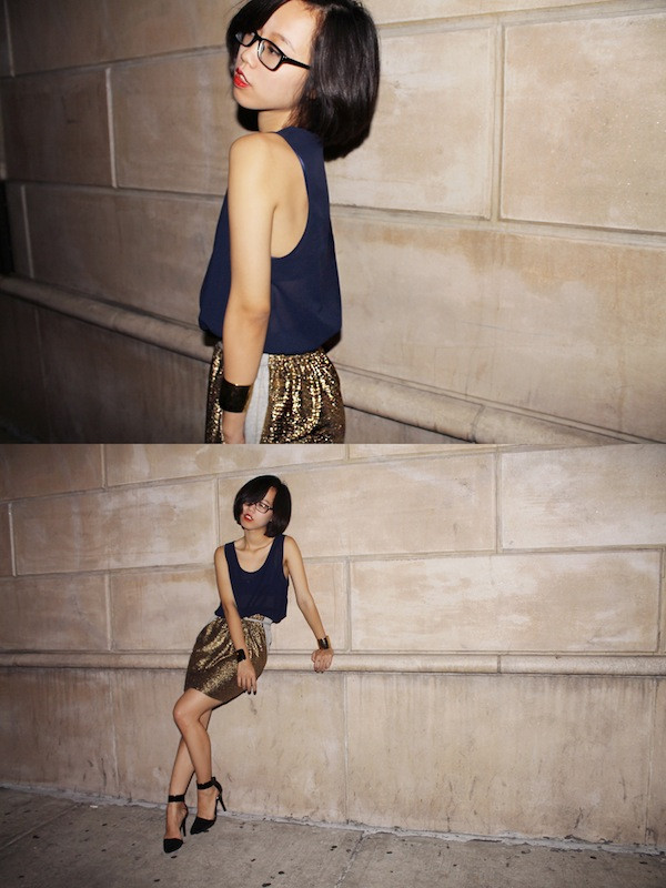 Daulbe cuốn hút với chân váy sequin mix kèm áo ba lỗ và sandal cao gót.