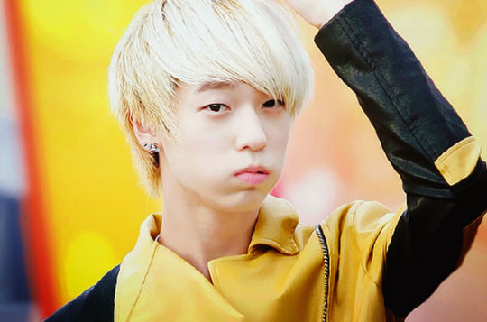 L Joe (Teen Top) hết sức dễ thương với phong cách này.