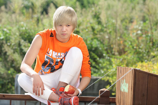 Lee Hong Ki (FT Island) trông như thiên sứ giáng thế với màu tóc này.