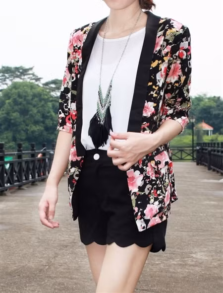 Soóc + áo phông + blazer, một sự kết hợp hoàn hảo cho những ngày đầu thu. Soóc + áo phông + blazer, một sự kết hợp hoàn hảo cho những ngày đầu thu.