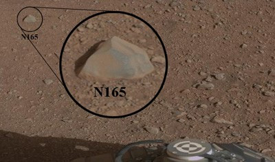 Cục đá N165 trên sao Hỏa.