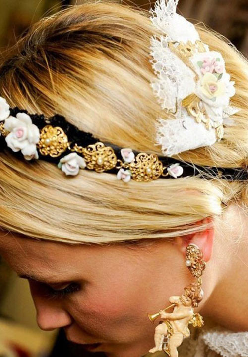 Các món phụ kiện này luôn toát lên vẻ sang trọng, quyến rũ nhưng không vì thế mà bị xa rời với đời sống thời trang thực tế.