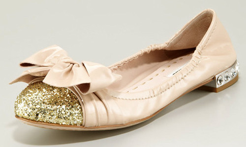 10. 560$ tức khoảng 12 triệu VND là số tiền bạn cần chi cho đôi giầy xinh xắn và đáng yêu của Miu Miu. 10. 560$ tức khoảng 12 triệu VND là số tiền bạn cần chi cho đôi giầy xinh xắn và đáng yêu của Miu Miu.