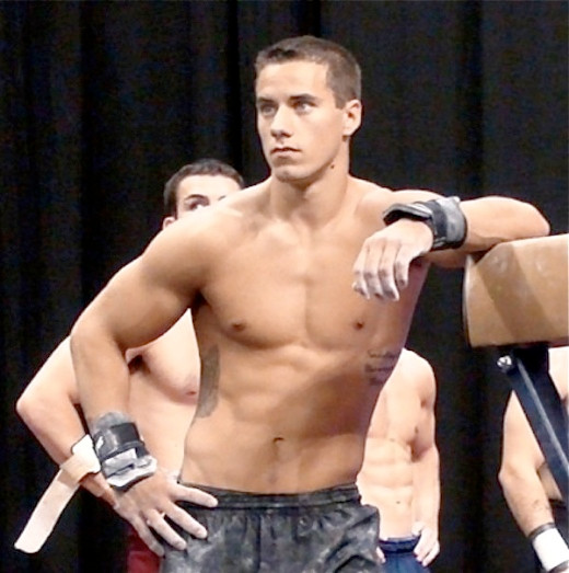 Jake Dalton (1991): VĐV thể dục dụng cụ người Mỹ có khuôn mặt điển trai và body rất chuẩn.