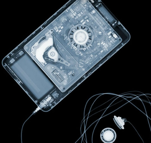 Máy nghe nhạc Mp3 cầm tay. Máy nghe nhạc Mp3 cầm tay.